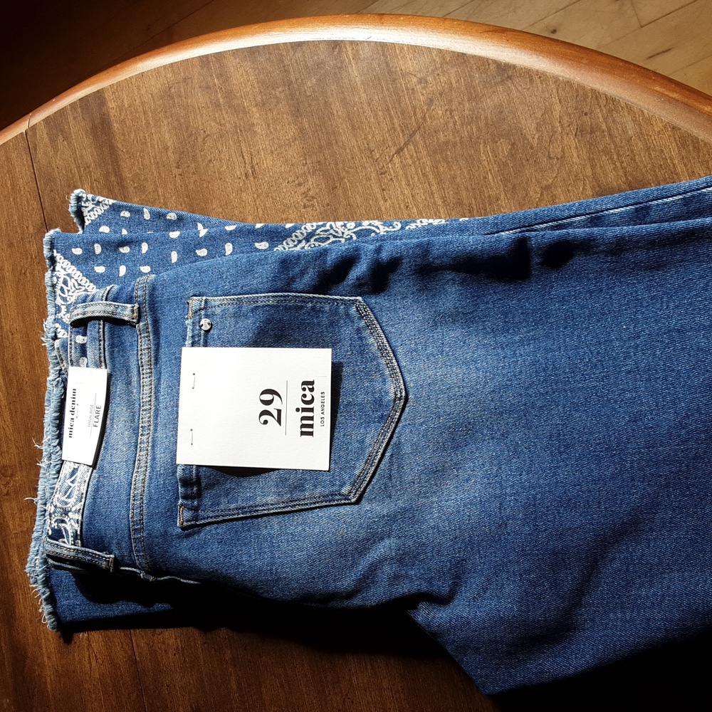 Nwt Mica Blue Flared Women's Jeans with White Paisley Design.